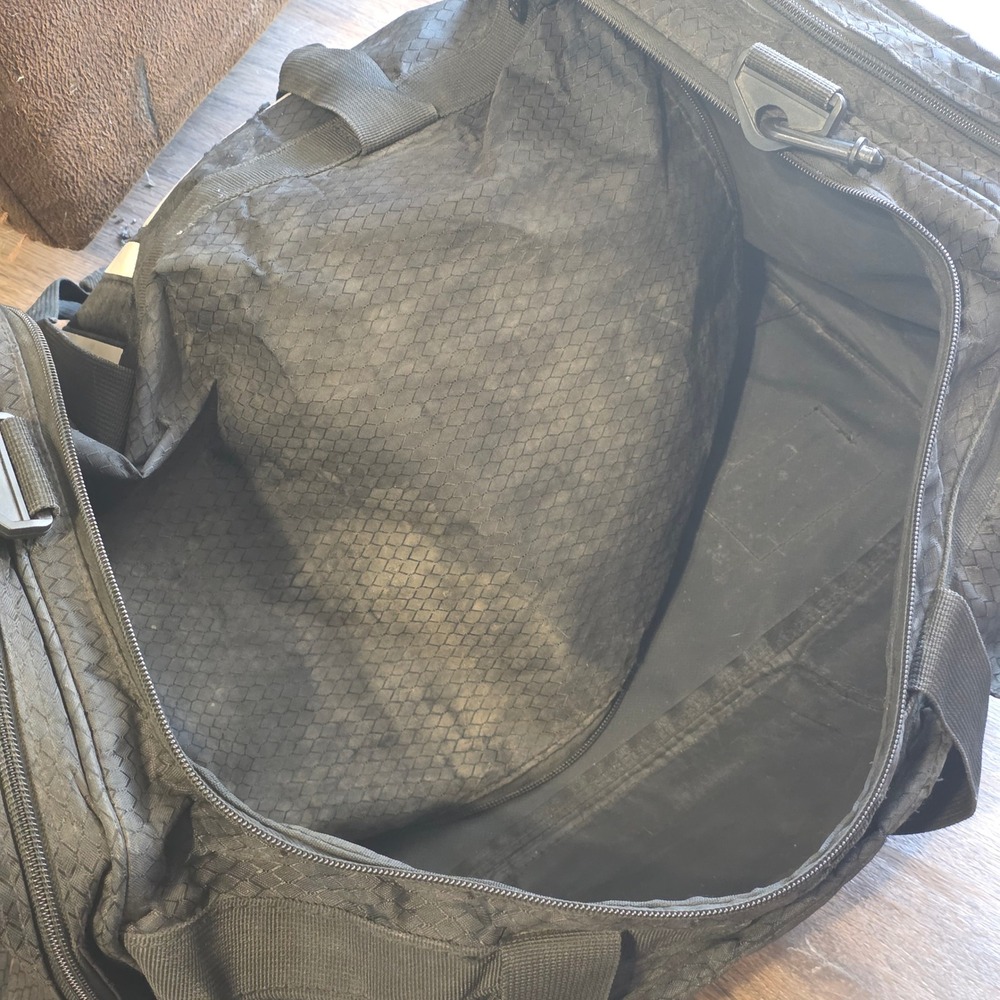 Title Boxing Gym Duffel Bag Black Textured Gear Bag with Pockets Large 22 Inch